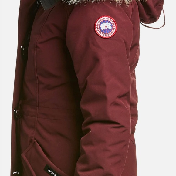 Canada Goose Rossclair down parka in size xs colour as shown in photo (burgundy) - Picture 4 of 4